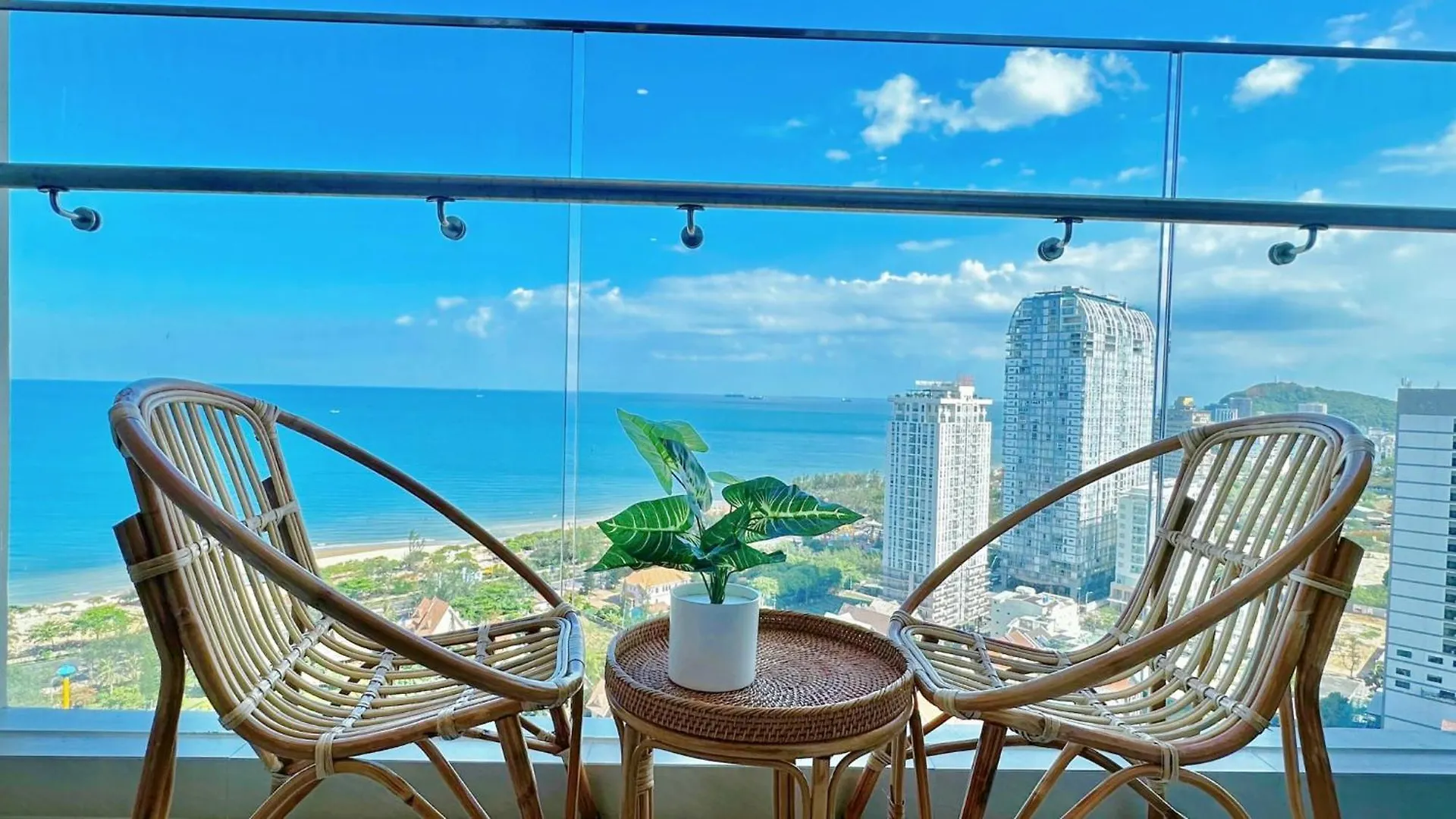 The Song Hotel & Apartment Вунгтау